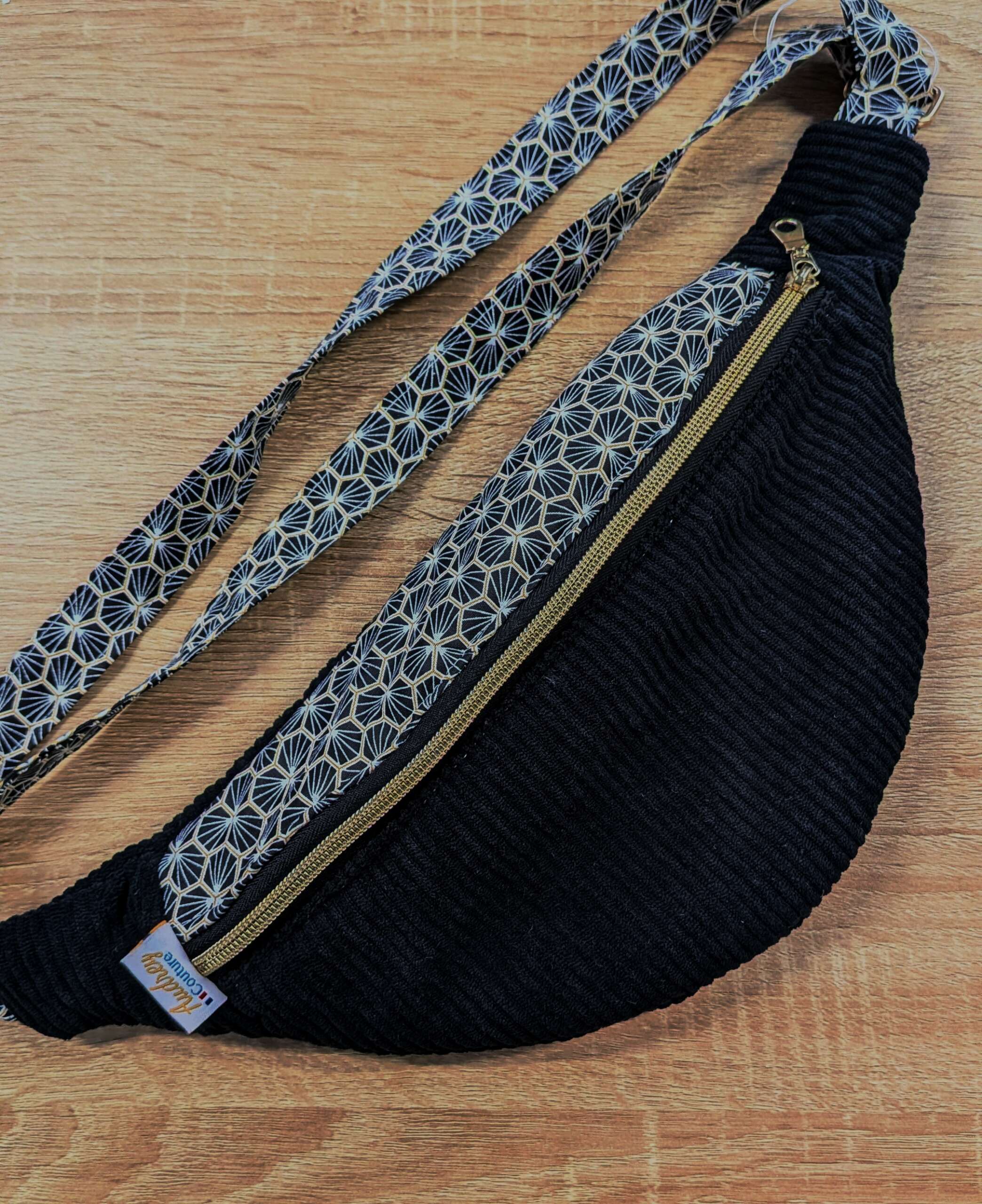 Sac banane en tissu fait main – sac pratique et tendance porté en bandoulière – Image 7