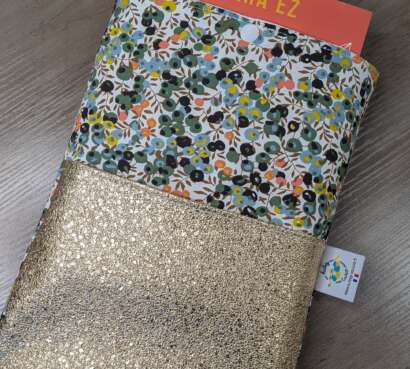 Pochette à livre et tablette artisanale – Housse de protection pour lecture et usage nomade