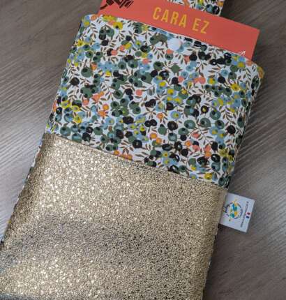 Pochette à livre et tablette artisanale – Housse de protection pour lecture et usage nomade
