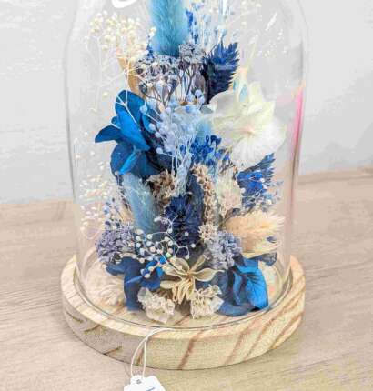 Cloche en verre avec fleurs séchées – Tons bleu, blanc & beige (Ø 10 cm, H 15 cm)