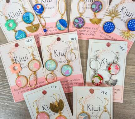 Les boucles d’oreilles asymétriques artisanales - Kiwi et compagnie – Papier recyclé et acier inoxydable