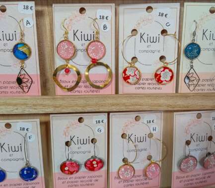 Les boucles d’oreilles pendantes artisanales – Kiwi et compagnie