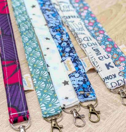 Porte badge et porte-clés tour de cou – Pratique et fait main