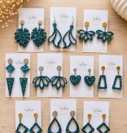 Boucles d'oreilles Bleu Lagon – Résine UV & acier inoxydable 316L | Atelier Nelïa